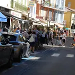 Bel Saint Clair-lavandou * لو لا فاندو